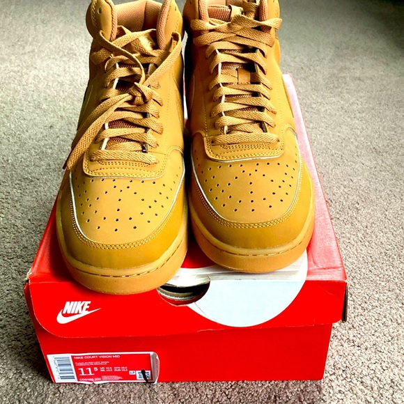BNIB Nike court vision, mid flax 11.5 - Picture 3 of 6